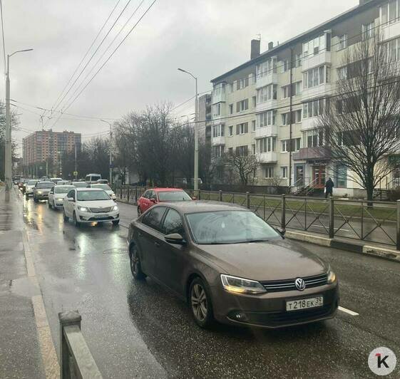 Горького из-за ДТП днём во вторник встала в километровой пробке ...