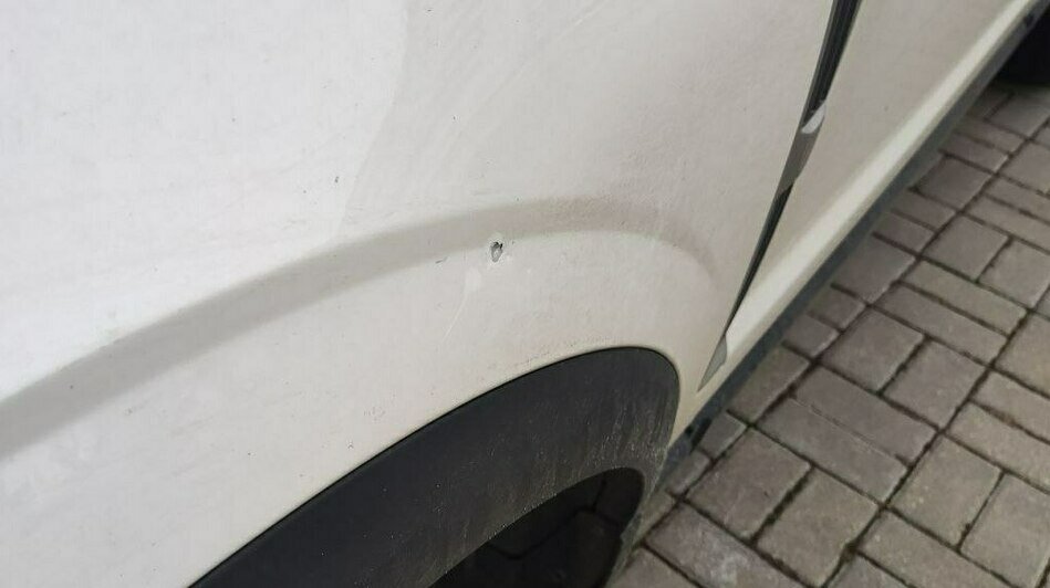 Повреждения на Mitsubishi Сергея, а также Тойота и Opel соседей | Фото: предоставил Сергей