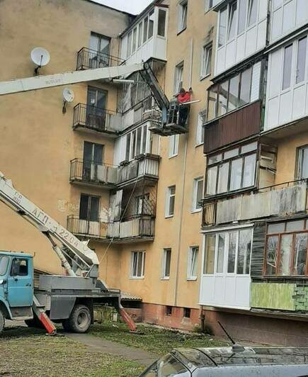 Установка вышки сотовой связи на крышу дома ул. Невского, 105А | Фото: очевидец 