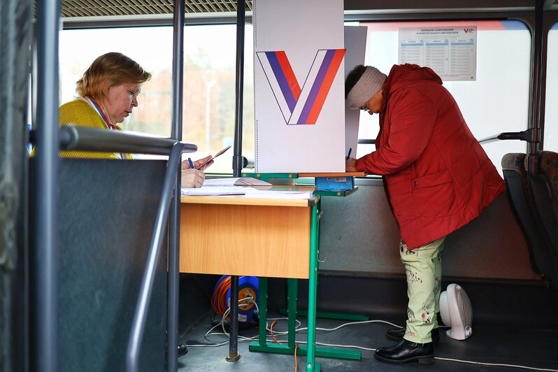 Голосование на пограничном избирательном участке в Мамоново  | Фото: Александр Подгорчук / «Клопс»