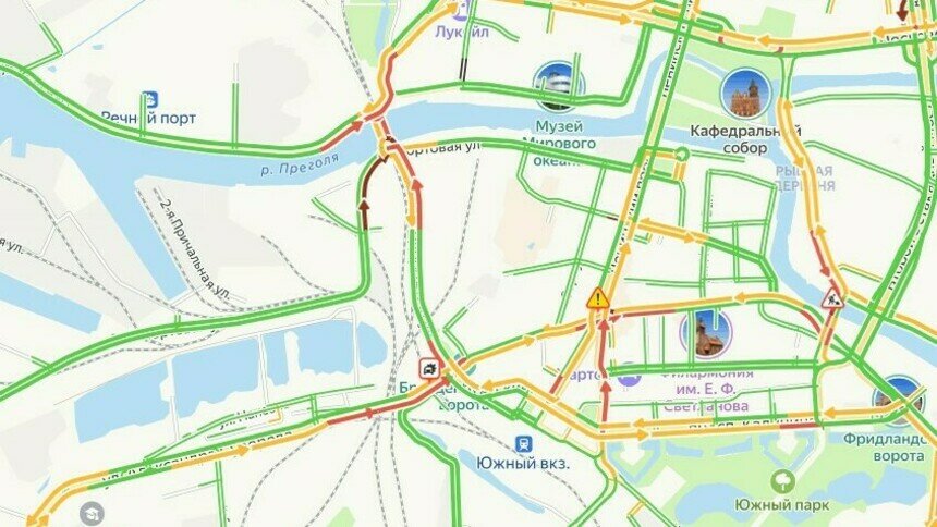 Из-за ДТП возле Бранденбургских ворот собирается пробка на Суворова - Новости Калининграда | Скриншот сервиса «Яндекс. Карты»
