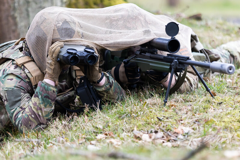 Снайперы сидят в засаде  | Фото: Александр Подгорчук / «Клопс»