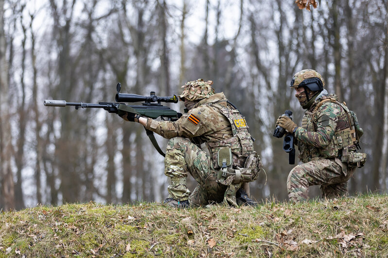 Снайперы сидят в засаде  | Фото: Александр Подгорчук / «Клопс»