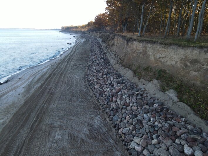 В Куликово укрепление берега, сильно пострадавшего после январских штормов в 2022-м, завершено на 82% - Новости Калининграда | Фото: ГБУ КО «Балтберегозащита»