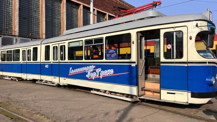 На пересечении Октябрьской и Московского проспекта в аварию попал экскурсионный трамвай - Новости Калининграда | Фото: архив «Клопс»