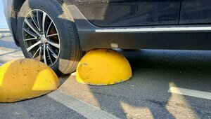 «Желтки» на месте, появились и жертвы: в Пионерском случилось первое ДТП из-за посторонних предметов на дороге (фото)