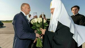 Ажиотаж на маковых полях, визит Патриарха Кирилла и проблемы со входом в новую Третьяковку: 12 событий, которые обсуждали в выходные 