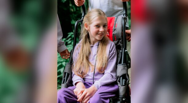 «Желаем Лизе скорейшего выздоровления!»: Егор Крид оплатил 11-летней калининградке с ДЦП курс реабилитации   