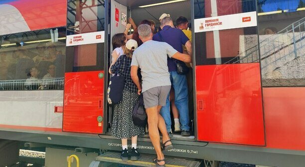 «На приморской электричке едем, как в коробке спички»: представляем музыкальный дайджест калининградских новостей за неделю (видео)  