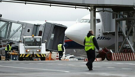 Санкт-Петербургский аэропорт Пулково вслед за Шереметьево перестал принимать и отправлять самолёты
