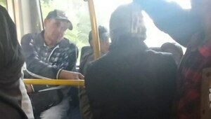 Сам себе контролёр: приезжего пассажира, не оплатившего проезд, хотели вышвырнуть из калининградского автобуса
