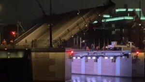 В Калининграде коммунальщики сбрасывали мусор в Преголю (видео)