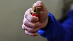 В Янтарном посетитель ресторана устроил танец с «саблями» и получил в награду порцию перцового газа (видео)