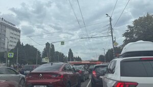 В центре Калининграда водители оказались заблокированными на перекрытых улицах из-за легкоатлетического марафона  