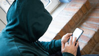 Вынесли девять предметов из коллекции драгоценности Наполеона. В Париже ограбили Лувр