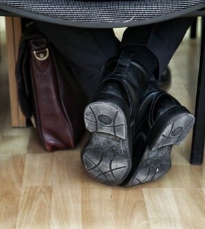 Мастер по косичкам и знаток испанского: аналитики составили топ-6 необычных вакансий в Калининградской области