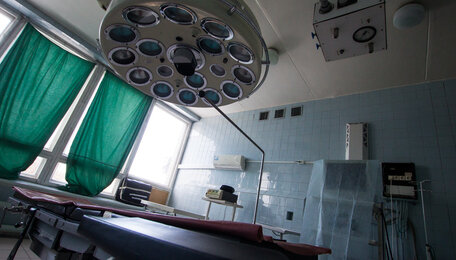 В Калининграде возбудили уголовное дело после смерти младенца, которому сломали череп во время родов   