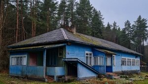 Экскурсовод показал заброшенную турбазу на берегу Виштынца, чей хозяин не пережил 90-е (фото) 