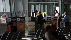 Не нужно заставлять калининградцев стоять в очередях: продажу субсидированных авиабилетов просят автоматизировать