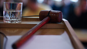 Портрет кисти Густава Климта, переживший нацистскую конфискацию, побил рекорд по стоимости на аукционе