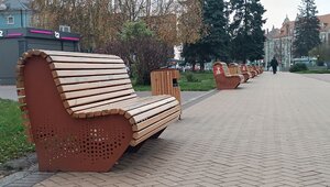 Мэрия пристыдила калининградцев, которые вынуждают лавочки покидать скверы и парки (фото) 