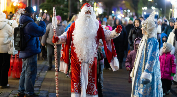 «Отдохнуть на Новый год едет к нам вовсю народ»: музыкальный дайджест калининградских новостей за неделю (видео)  