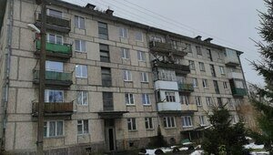 Ремонтировать крышу дома, три года назад разворочанную ураганом в Багратионовском районе, начнут в 2026  