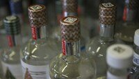 В России с 2026 года планируется повысить минимальные цены на водку 