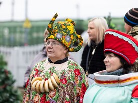 Фото дня: жители Нестерова готовятся увидеть новогоднее чудо
