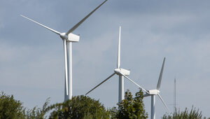 В Литве и Латвии из-за рекордной выработки ветровой энергии цена на свет упала на 45%   