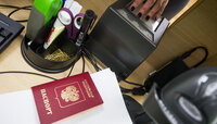 С 1 апреля Польша перестанет признавать российские загранпаспорта старого образца