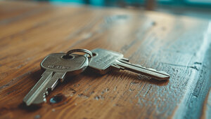 Лариса Долина отказалась съезжать из скандальной квартиры в Хамовниках к назначенной дате 