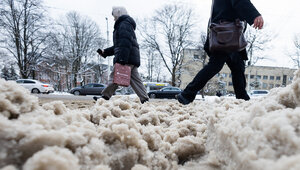 Шляпка в сторону, ключи — в другую: в БСМП Калининграда не спадает поток травмированных из-за гололёда (фото)  