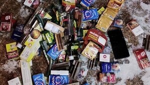 В Калининграде воры разбили витрину, разжились сигаретами и потеряли часть украденного во время бегства (фото)  