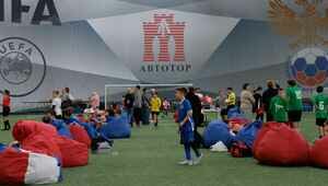 Атмосфера большого праздника и неожиданная сенсация: как прошёл второй этап Международного турнира «Зимний мяч АВТОТОР»