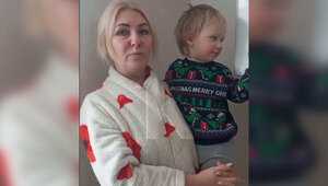 «Такое счастье — чувствовать тепло»: читатели «Клопс» помогли калининградке, оставшейся в холодном доме с пятью детьми (видео)