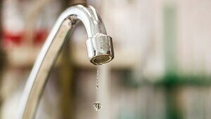 В Калининграде на Горького устраняют утечку: в ряде домов до вечера не будет воды