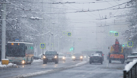 Замерзающий дождь и мокрый снег: калининградцев предупредили о непогоде, которая превратит дороги в каток