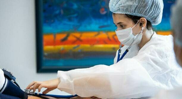 По примеру легендарного хирурга: Беспрозванных призвал молодых врачей оставаться в Калининградской области