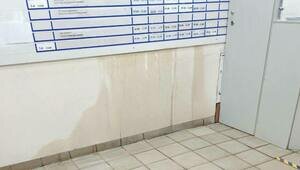 В поликлинике Янтарного ночью прорвало трубу и обвалилось потолочное покрытие (фото)  