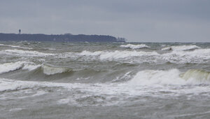 Калининградский янтарный комбинат стал объектом проверок из-за отходов на берегу Балтики