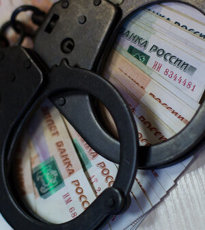 В Славске пьяный водитель врезался в столб и попытался подкупить инспектора ДПС