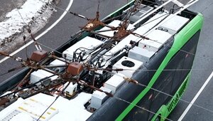 Калининградцы неожиданно попали на «дискотеку» из-за вспыхнувших троллейбусных проводов (видео)