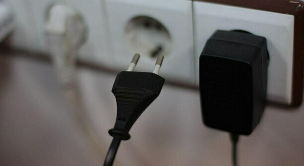 Семье из Гурьевского района выставили январский счёт за свет на 126 тысяч рублей 