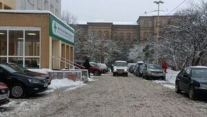 Как около у больниц и поликлиник Калининграда убирают снег (фото, видео)