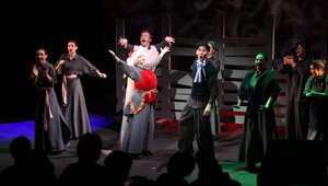 «Вы волнуете меня вот уже четыре дня»: чем удивил мюзикл по Островскому, на который невозможно было достать билеты