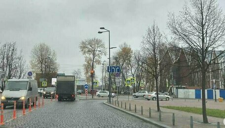 Сигналят и не понимают, кто первый: в центре Калининграда появилась новая ловушка для водителей (видео)