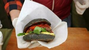 Врач объяснил, почему мы «заедаем» стресс и как разорвать этот круг