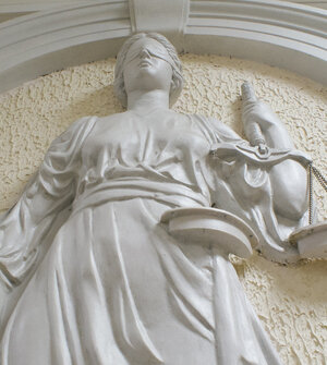 Калининградца осудят за ложное сообщение о «бомбе» в доме на Батальной