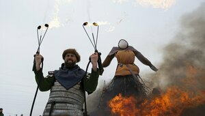 Самую крупную Масленицу области предали огню: как проводили зиму на Каупе под Зеленоградском (фоторепортаж)